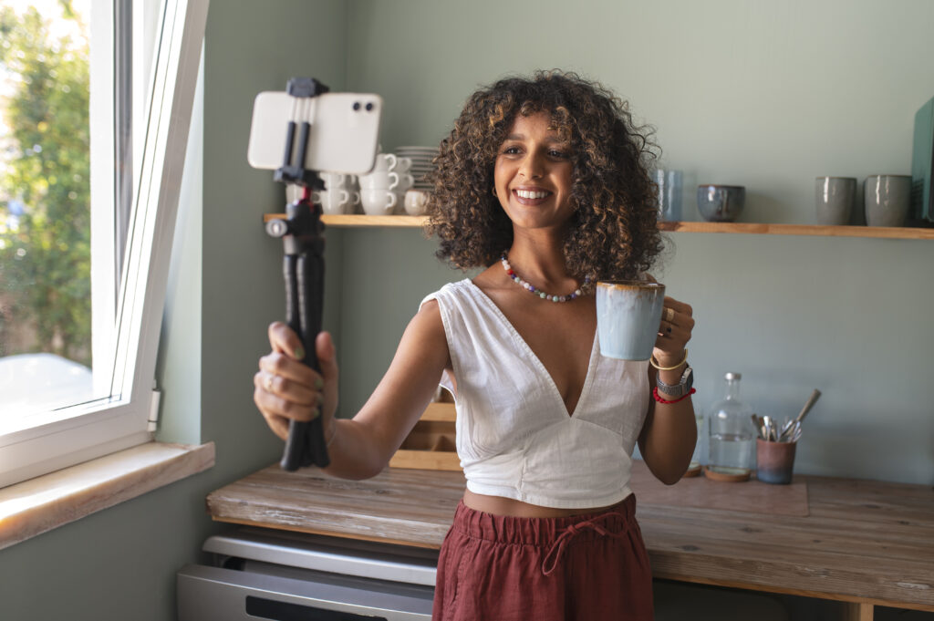 A profissão de criador de conteúdo está crescendo cada vez mais. Por isso, é importante que saibam como organizar suas finanças.